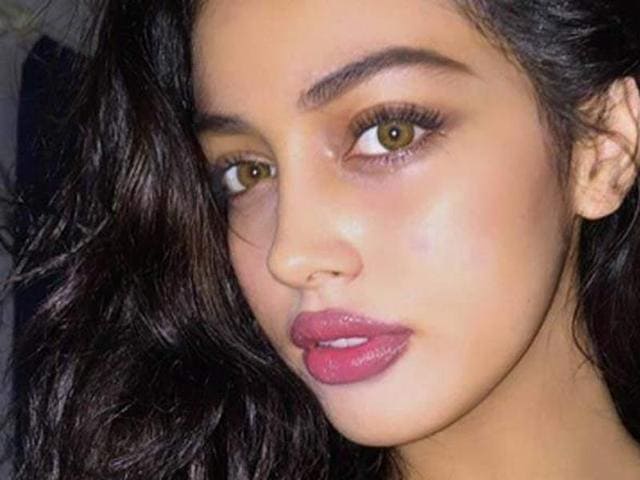 It all began on December 7 when Bieber posted a photo of Kimberly saying “OMG who is this!” and demanded that his Beliebers identify her. Eventually the comments came rolling in, with all agreeing that the girl in the photo was Cindy Kimberly, an apparent selfie junkie. (Instagram)