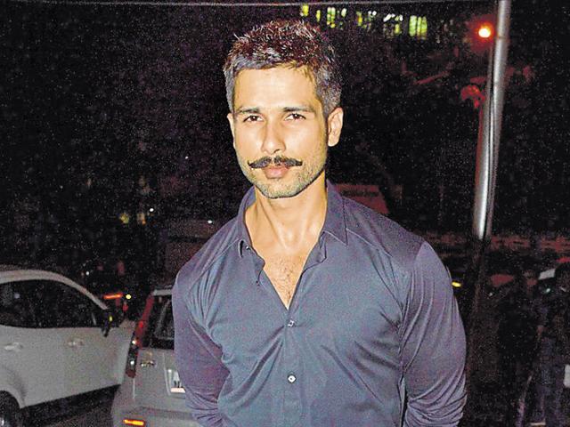 Shahid Kapoor flaunts his moustache-look in Mumbai. He is currently working on Vishal Bhardwaj’s Rangoon. (HT Photo) 