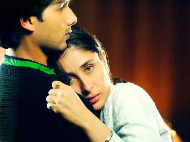 ‘Koi baat nahin yaar, ho jata hai.’ Geet and Aditya, played by Kareena Kapoor and Shahid Kapoor were polar opposites but somehow just perfect for each other in Jab We Met. This was the first time in the movie where Geet too feels drawn towards him. (YouTube) ‘Koi baat nahin yaar, ho jata hai.’ Geet and Aditya, played by Kareena Kapoor and Shahid Kapoor were polar opposites but somehow just perfect for each other in Jab We Met. This was the first time in the movie where Geet too feels drawn towards him. (YouTube)