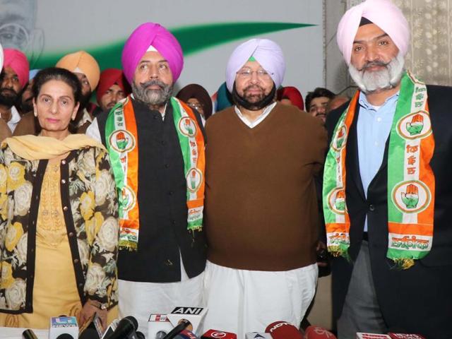 PPCC chief Captain Amarinder Singh and his wife Preneet Kaur with Deepinder Dhillon (right) and Harry Mann after the duo joined the Congress in Chandigarh on Monday. (Sanjeev Sharma/HT Photo) PPCC chief Captain Amarinder Singh and his wife Preneet Kaur with Deepinder Dhillon (right) and Harry Mann after the duo joined the Congress in Chandigarh on Monday. (Sanjeev Sharma/HT Photo)