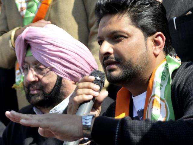 With Punjab Congress chief Capt Amrinder singh, Balkar Sidhu in Chandigarh on Tuesday after joining the party.(Ravi Kumar/HT Photo) With Punjab Congress chief Capt Amrinder singh, Balkar Sidhu in Chandigarh on Tuesday after joining the party.(Ravi Kumar/HT Photo)