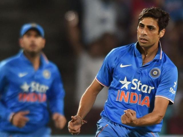 India's Ashish Nehra (R) celebrates after the wicket of Sri Lanka's Danushka Gunathilaka. (AFP Photo) India's Ashish Nehra (R) celebrates after the wicket of Sri Lanka's Danushka Gunathilaka. (AFP Photo)