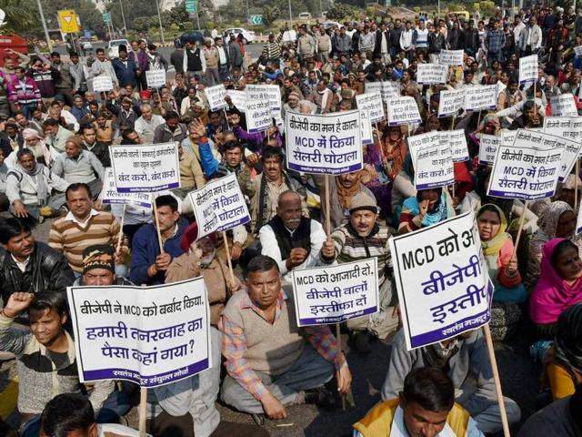 MCD workers protest against non-payment of their salaries at Boat Club in New Delhi. (PTI)