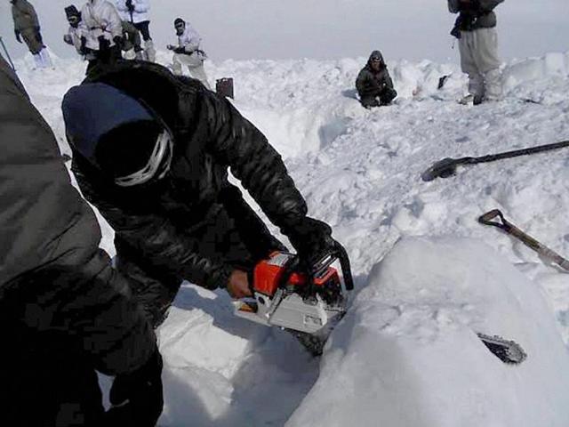 Operations by special teams of the army and the air force in progress in Siachen.(PTI) Operations by special teams of the army and the air force in progress in Siachen.(PTI)
