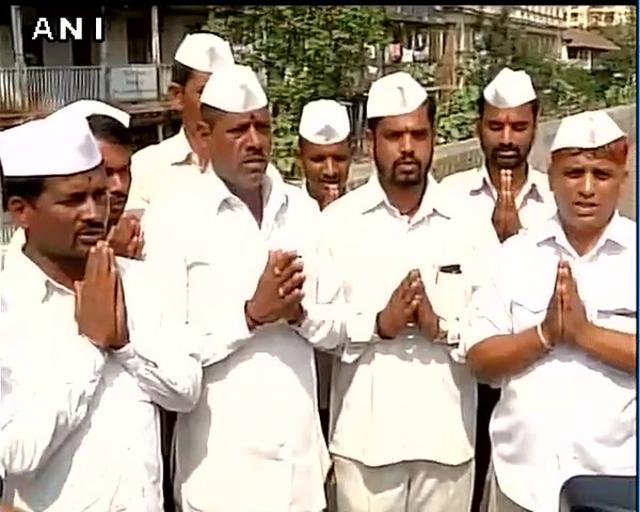 Mumbai’s famous dabbawalas of Mumbai pray for well being of Siachen survivor Lance Naik Hanamanthappa Koppad. (ANI Photo) Mumbai’s famous dabbawalas of Mumbai pray for well being of Siachen survivor Lance Naik Hanamanthappa Koppad. (ANI Photo)