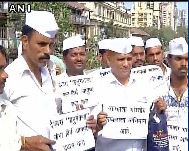 Mumbai’s iconic dubbawalas hold up signs proclaiming their support for Koppad. The Lance Naik was trapped under 35 feet of snow for nearly six days before his miraculous rescue. (ANI Photo) Mumbai’s iconic dubbawalas hold up signs proclaiming their support for Koppad. The Lance Naik was trapped under 35 feet of snow for nearly six days before his miraculous rescue. (ANI Photo)