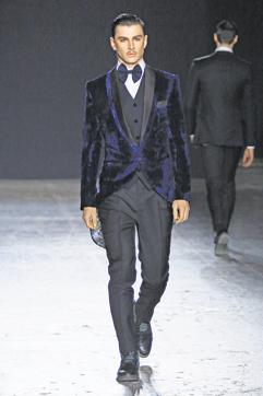 A model walks the runway at the Helen Anthony show during Milan Men's Fashion Week Fall/Winter 2016/17 in Milan, Italy. (Getty Images)
