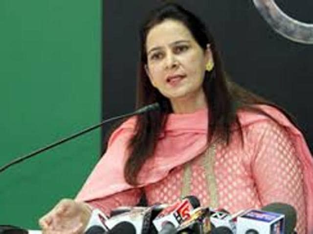Dr Navjot Kaur Sidhu on Wednesday dropped hints that she along with her cricketer-turned-politician Navjot Singh Sidhu may be heading towards the Aam Aadmi Party Dr Navjot Kaur Sidhu on Wednesday dropped hints that she along with her cricketer-turned-politician Navjot Singh Sidhu may be heading towards the Aam Aadmi Party