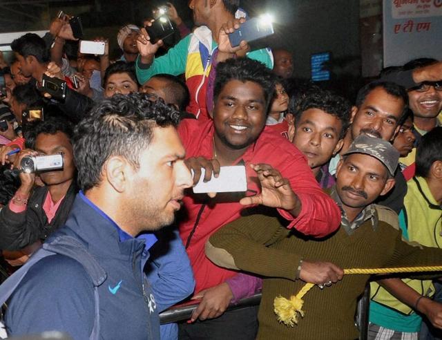 Harbhajan Singh, Rohit Sharma and Suresh Raina see the bright side as fans jouster to take pictures upon their arrival at the airport in Ranchi, Jharkhand, on Wednesday.(PTI Photo)