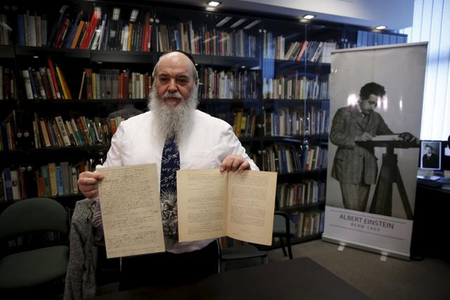 Roni Gross, curator of the Hebrew University's Albert Einstein Archive, displays original documents related to Albert Einstein's hypothesis of the existence of gravitational waves during a news conference in Jerusalem. (REUTERS) Roni Gross, curator of the Hebrew University's Albert Einstein Archive, displays original documents related to Albert Einstein's hypothesis of the existence of gravitational waves during a news conference in Jerusalem. (REUTERS)