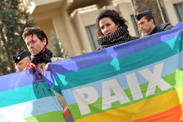 People hold rainbow flags reading "Peace" during a protest in front of the Russian Embassy in Paris on February 10, 2016 to demand a stop to the bombardment of Aleppo and an alternative peace plan for the conflict in Syria. (AFP Photo) People hold rainbow flags reading "Peace" during a protest in front of the Russian Embassy in Paris on February 10, 2016 to demand a stop to the bombardment of Aleppo and an alternative peace plan for the conflict in Syria. (AFP Photo)