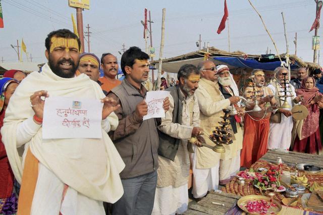 Devotees prayed for the long life of Lance Naik Hanamanthappa Koppad when he was on a ventilator at the Army’s Hospital in New Delhi. (PTI)
