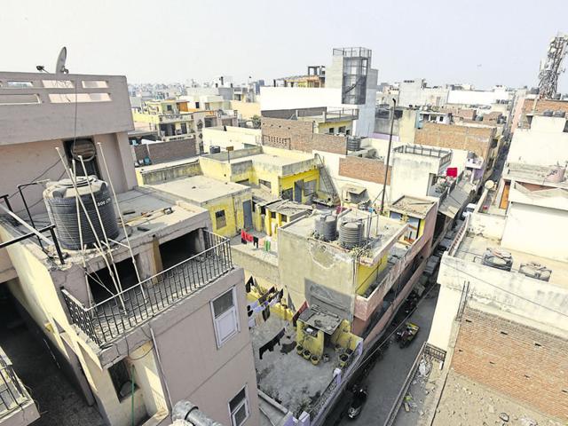 Lack of affordable housing has led to the messy growth of unplanned settlements like East Azad Nagar. (Sonu Mehta/ HT Photo) Lack of affordable housing has led to the messy growth of unplanned settlements like East Azad Nagar. (Sonu Mehta/ HT Photo)