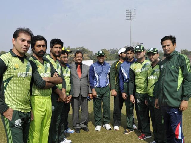 Pakistani lawyers before the start of a T20 match against their counterparts from the Punjab and Haryana Bar Council at the Sector-16 cricket stadium in Chandigarh on Thursday.(Gurminder Singh/HT) Pakistani lawyers before the start of a T20 match against their counterparts from the Punjab and Haryana Bar Council at the Sector-16 cricket stadium in Chandigarh on Thursday.(Gurminder Singh/HT)