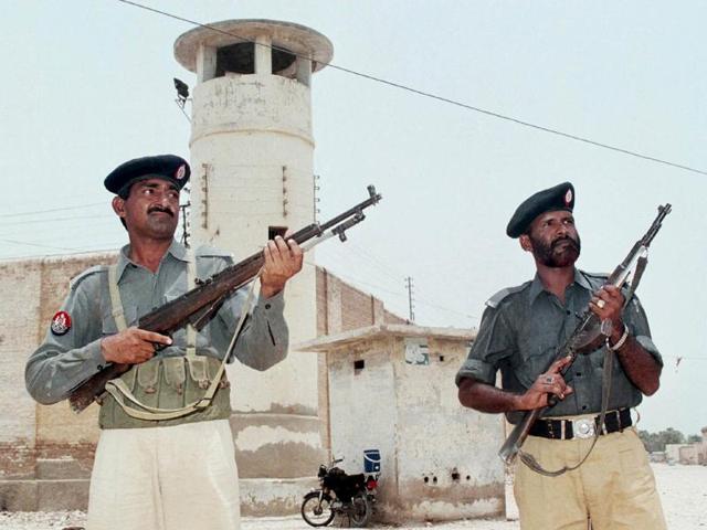 Pakistani policemen guard the central jail in Hyderabad, 160 km (100 miles) from Karachi, in this file photo. (REUTERS) Pakistani policemen guard the central jail in Hyderabad, 160 km (100 miles) from Karachi, in this file photo. (REUTERS)