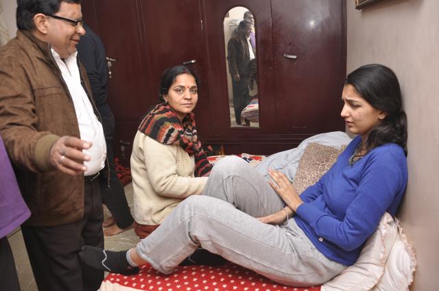Snapdeal employee Dipti Sarna, who was kidnapped two days ago, has been traced and has reached her home in Ghaziabad on Friday. (HinduSakib Ali/Hindustan Times) Snapdeal employee Dipti Sarna, who was kidnapped two days ago, has been traced and has reached her home in Ghaziabad on Friday. (HinduSakib Ali/Hindustan Times)