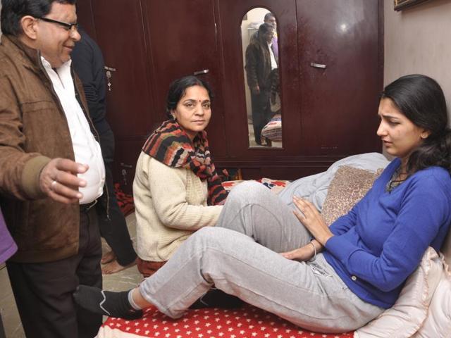 Snapdeal executive Dipti Sarna, who was abducted two days ago, has been traced and has reached her home in Ghaziabad on Friday.(HT Photo/Sakib Ali) Snapdeal executive Dipti Sarna, who was abducted two days ago, has been traced and has reached her home in Ghaziabad on Friday.(HT Photo/Sakib Ali)