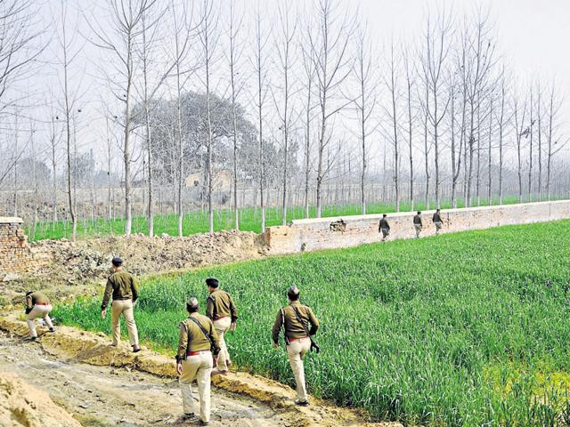 The police are combing through slum areas in Nand Gram and the jungles near Morti village and river Hindon in an effort to trace the abducted Snapeal executive. (Sakib Ali/HT Photo) The police are combing through slum areas in Nand Gram and the jungles near Morti village and river Hindon in an effort to trace the abducted Snapeal executive. (Sakib Ali/HT Photo)