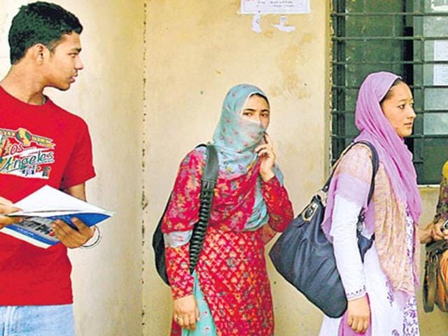 The government might lift the ban on wearing veils and headscarves during the central medical entrance examination as demanded by Muslim organisations. (HT file photo)