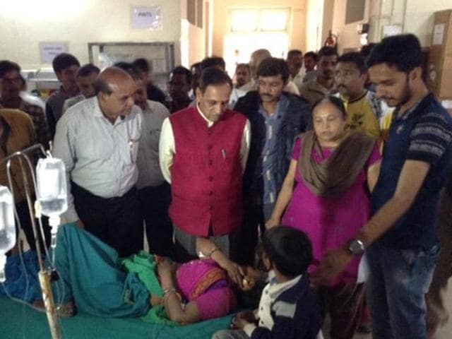 Gujarat transport minister Vijay Rupani met the injured in the bus accident.(Twitter)