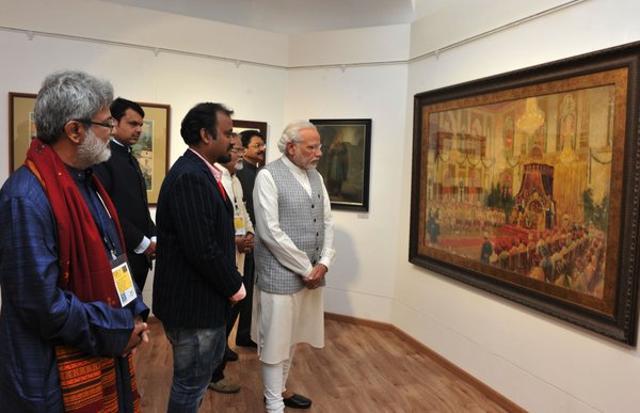 PM Modi viewing paintings during inauguration of new building complex of Bombay Art Society.  (Picture courtesy: Twitter)