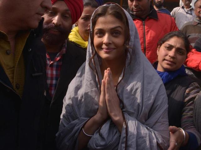 Aishwarya Rai Bachchan gestures during a visit to the Golden temple in Amritsar on February 12, 2016. Aishwarya visited the city during filming for her new film Sarbjit. (AFP) 