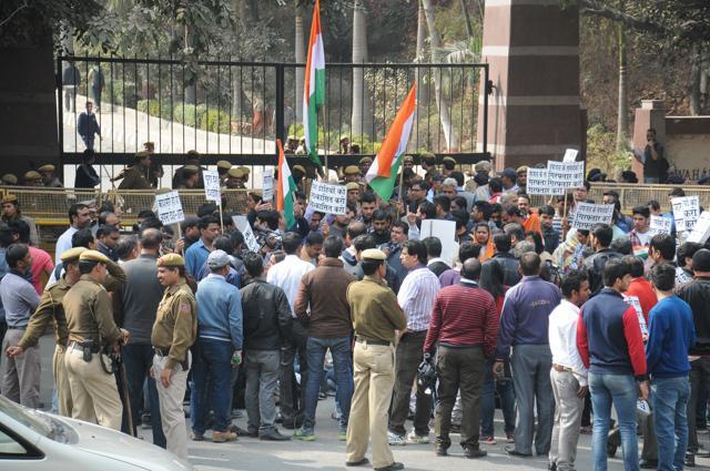 Residents of Munirka village protest against anti-national campus misuse in front of JNU in New Delhion Friday. (S Burmaula/ HT Photo) Residents of Munirka village protest against anti-national campus misuse in front of JNU in New Delhion Friday. (S Burmaula/ HT Photo)
