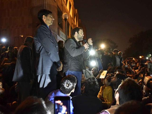 Congress vice president Rahul Gandhi addresses students demanding the release of student union president Kanhaiya Kumar. (Vipin Kumar/HT Photo)