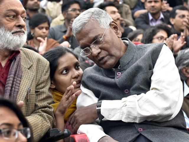 CPI national secretary D Raja joins the ongoing protest at JNU demanding release of Kanhaiya Kumar. (Vipin Kumar/HT Photo)