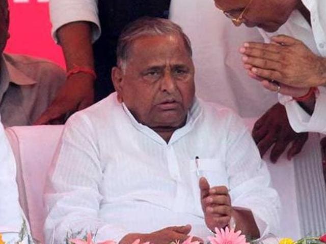 Samajwadi Party leader Mulayam Singh Yadav and national general secretary Ram Gopal Yadav revoked the suspension of five party MLAs. (HT File Photo) Samajwadi Party leader Mulayam Singh Yadav and national general secretary Ram Gopal Yadav revoked the suspension of five party MLAs. (HT File Photo)