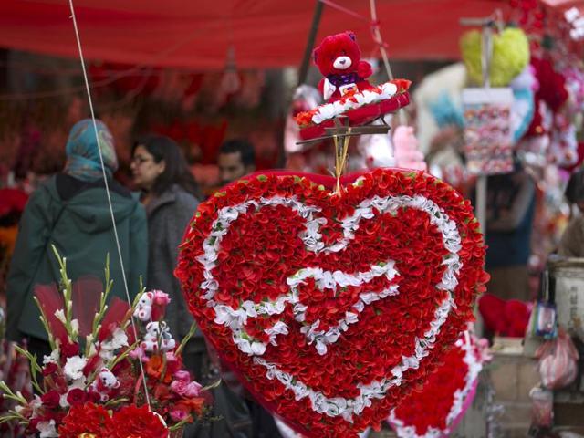 People buy flowers to celebrate the upcoming Valentine’s Day in Islamabad, Pakistan on Friday, February 12, 2016. Celebrating Valentine’s Day is considered un-Islamic in Pakistan, but many still buy flowers and exchange gifts. (AP)