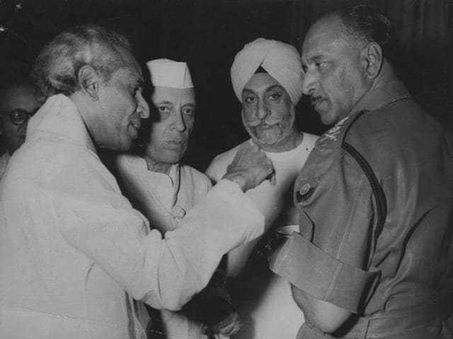 Lt General Kodendera Subayya Thimayya, Chief of the Army Staff was elevated to the substantive rank of a General. Jawaharlal Nehru, Defence Minister VK Krishna Menon and Majithia Deputy Defence Minister are seen in this file photo with General Kodendera Subayya Thimayya at the function.
