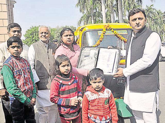 Chief minister Akhilesh Yadav gifted Singhal a new autorickshaw in Lucknow on Saturday. (Photo courtesy: Twitter) Chief minister Akhilesh Yadav gifted Singhal a new autorickshaw in Lucknow on Saturday. (Photo courtesy: Twitter)