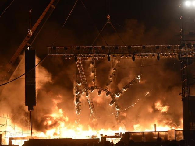 A huge fire broke out on the stage during a cultural programme in Mumbai on February 14, 2016. However, no casualties were reported and the fire was brought under control.(Kunal Patil / HT Photo) A huge fire broke out on the stage during a cultural programme in Mumbai on February 14, 2016. However, no casualties were reported and the fire was brought under control.(Kunal Patil / HT Photo)