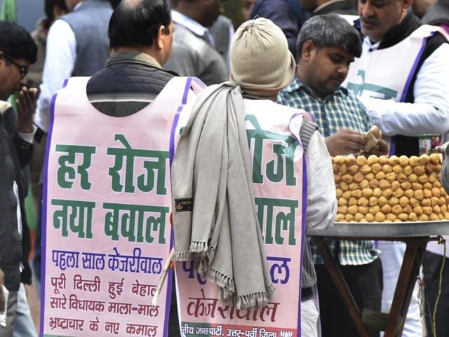BJP workers and supporters shouting slogans during a rally at Jantar Mantar against completion one year of Arvind Kejriwal's government in Delhi on Sunday. (Arvind Yadav/ HT Photo) BJP workers and supporters shouting slogans during a rally at Jantar Mantar against completion one year of Arvind Kejriwal's government in Delhi on Sunday. (Arvind Yadav/ HT Photo)