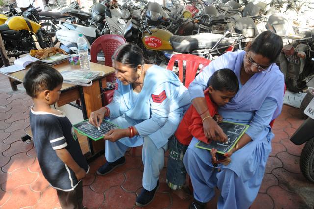 Two women constables teaching kids at Hanumanganj police station in Bhopal. (Praveen Bajpai/HT Photo) Two women constables teaching kids at Hanumanganj police station in Bhopal. (Praveen Bajpai/HT Photo)