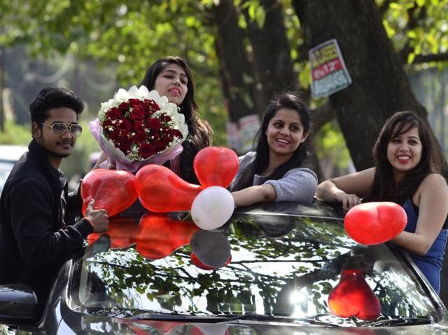 A girl at a flowers market on Valentine;s Day in Bhopal on Sunday. (Mujeeb Faruqui/ HT photo) A girl at a flowers market on Valentine;s Day in Bhopal on Sunday. (Mujeeb Faruqui/ HT photo)