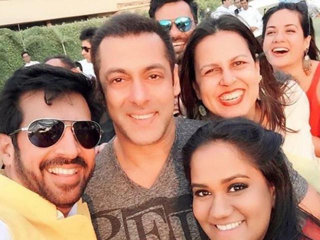 Salman Khan poses with family and friends at Arpita’s baby shower celebrations. Arpita thanked director Kabir Khan for attending the ceremony on Sunday, February 14. (Instagram) 
