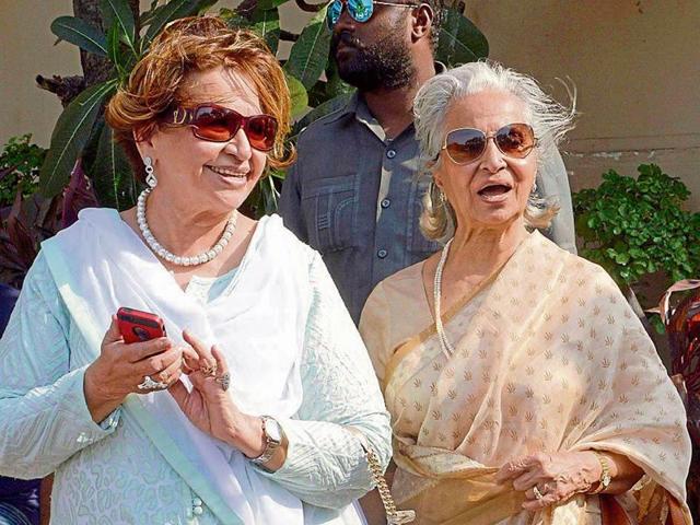 Helen and Waheeda Rehman bonding. (Yogen Shah) Helen and Waheeda Rehman bonding. (Yogen Shah)