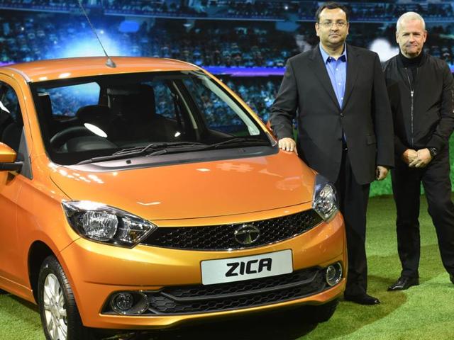 Tata’s Timothy Liverton and Cyrus Mistry show off the new Tata Zica hatchback at the Auto Expo. (Ravi Choudhary/HT Photo)(Hindustan Times)