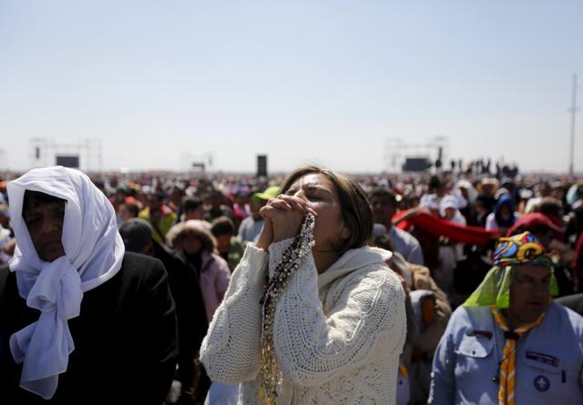 People participate in Pope Francis's Mass for a crowd of hundreds of thousands in Ecatepec, Mexico. (REUTERS)