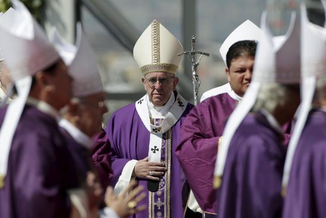 Pope Francis (C) celebrates a Mass before a crowd of hundreds of thousands in Ecatepec, Mexico. (REUTERS)