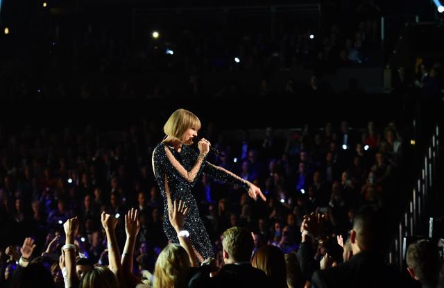 Singer Taylor Swift performs during the 58th Annual Grammy music Awards in Los Angeles February 15, 2016. (AFP) Singer Taylor Swift performs during the 58th Annual Grammy music Awards in Los Angeles February 15, 2016. (AFP)