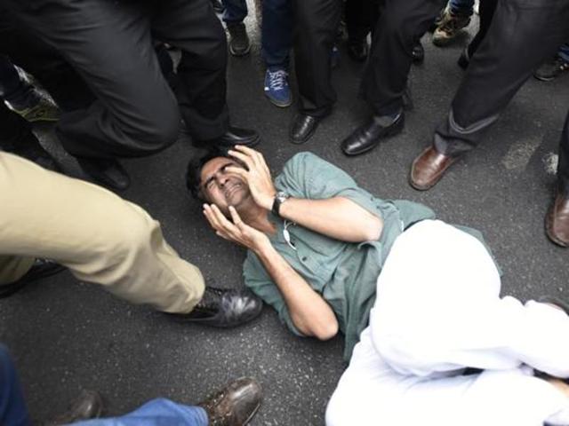 Delhi BJP MLA OP Sharma and his supporters seen escorting a man out of Patiala House Court. (Sonu Mehta/HT Photo) Delhi BJP MLA OP Sharma and his supporters seen escorting a man out of Patiala House Court. (Sonu Mehta/HT Photo)