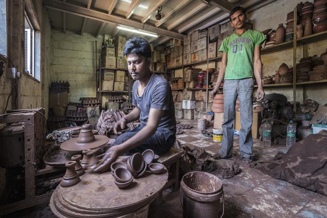 Local artisans making pottery for the exhibition (courtesy: design museum dharavi)