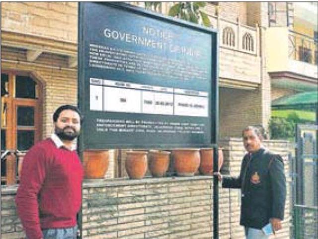 Enforcement Directorate officials outside Jagdish Bhola’s house at SAS Nagar on Monday. (HT Photo) Enforcement Directorate officials outside Jagdish Bhola’s house at SAS Nagar on Monday. (HT Photo)