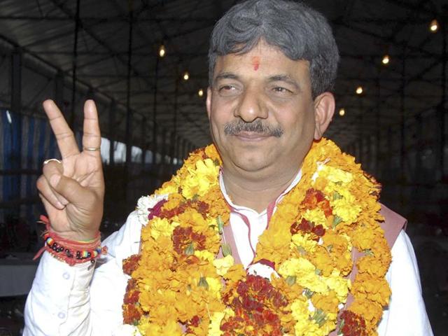 BJP leader Kapil Deo makes the victory sign after winning a by-election for the Muzaffarnagar assembly seat. (Manish Chauhan/ HT photo) BJP leader Kapil Deo makes the victory sign after winning a by-election for the Muzaffarnagar assembly seat. (Manish Chauhan/ HT photo)