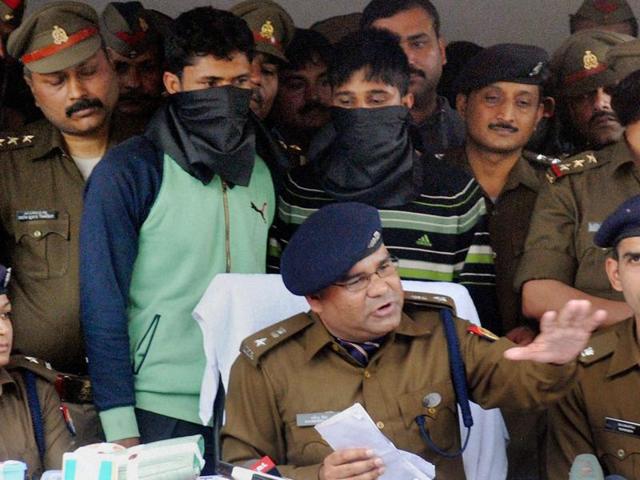 Ghaziabad: SSP Dharmendra Singh disclosing the identities of the five accused, arrested in connection with the abduction of Snapdeal executive Dipti Sarna, at Sihani Gate police station in Ghaziabad on Monday. (PTI) Ghaziabad: SSP Dharmendra Singh disclosing the identities of the five accused, arrested in connection with the abduction of Snapdeal executive Dipti Sarna, at Sihani Gate police station in Ghaziabad on Monday. (PTI)