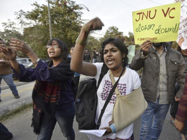JNU students protest against arrest of JNUSU President Kanhaiya on Tuesday. (Sanjeev Verma/HT) JNU students protest against arrest of JNUSU President Kanhaiya on Tuesday. (Sanjeev Verma/HT)