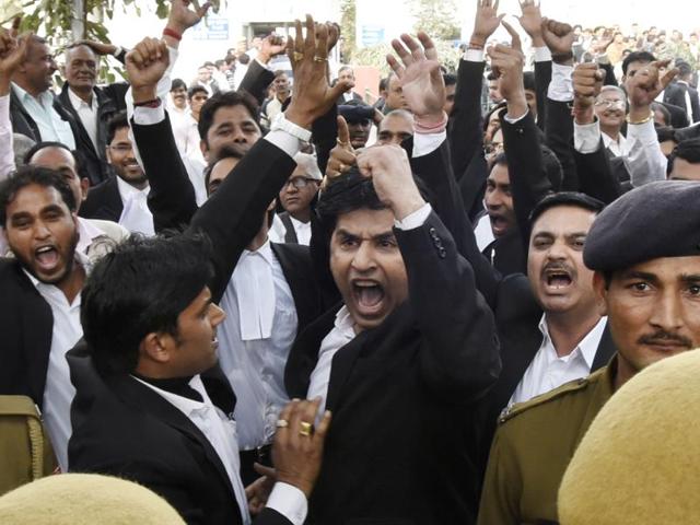 Activists from India's ruling Bharatiya Janata Party (BJP) shout slogans during a protest against the Jawaharlal Nehru University Students Union (JNUSU) in Mumbai on February 15, 2016. (AFP) Activists from India's ruling Bharatiya Janata Party (BJP) shout slogans during a protest against the Jawaharlal Nehru University Students Union (JNUSU) in Mumbai on February 15, 2016. (AFP)